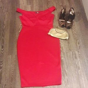 Off the shoulder red bodycon midi dress